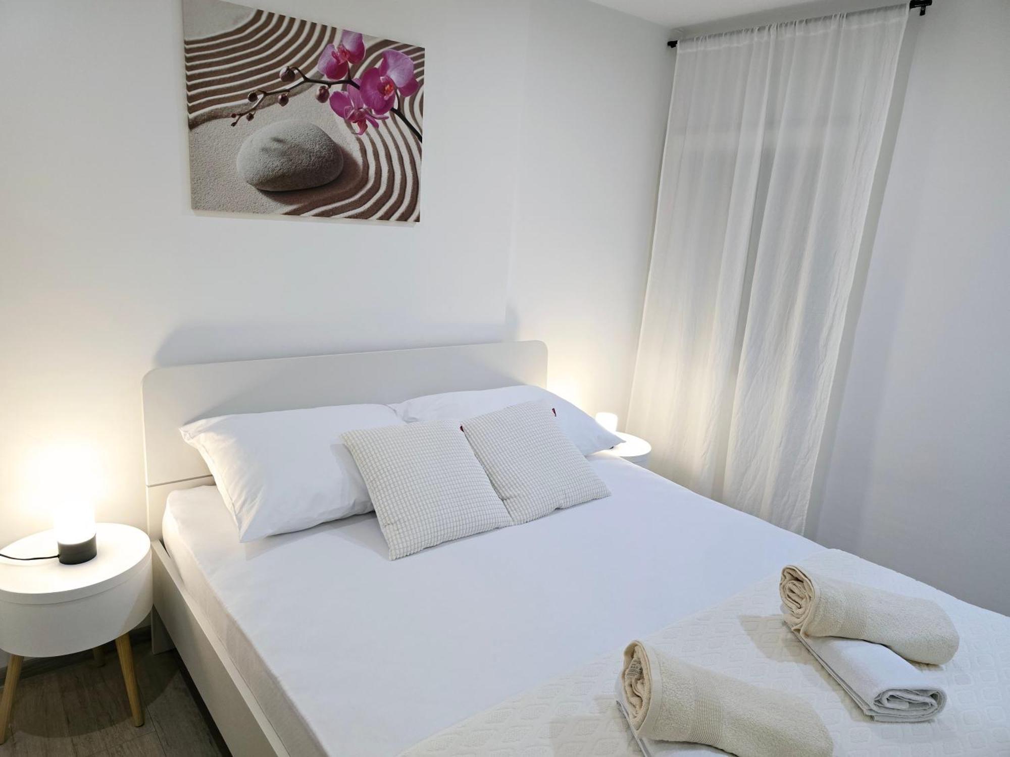 Apartment Blanca With Jacuzzi,Terase And Private Parking Kaštela Zewnętrze zdjęcie