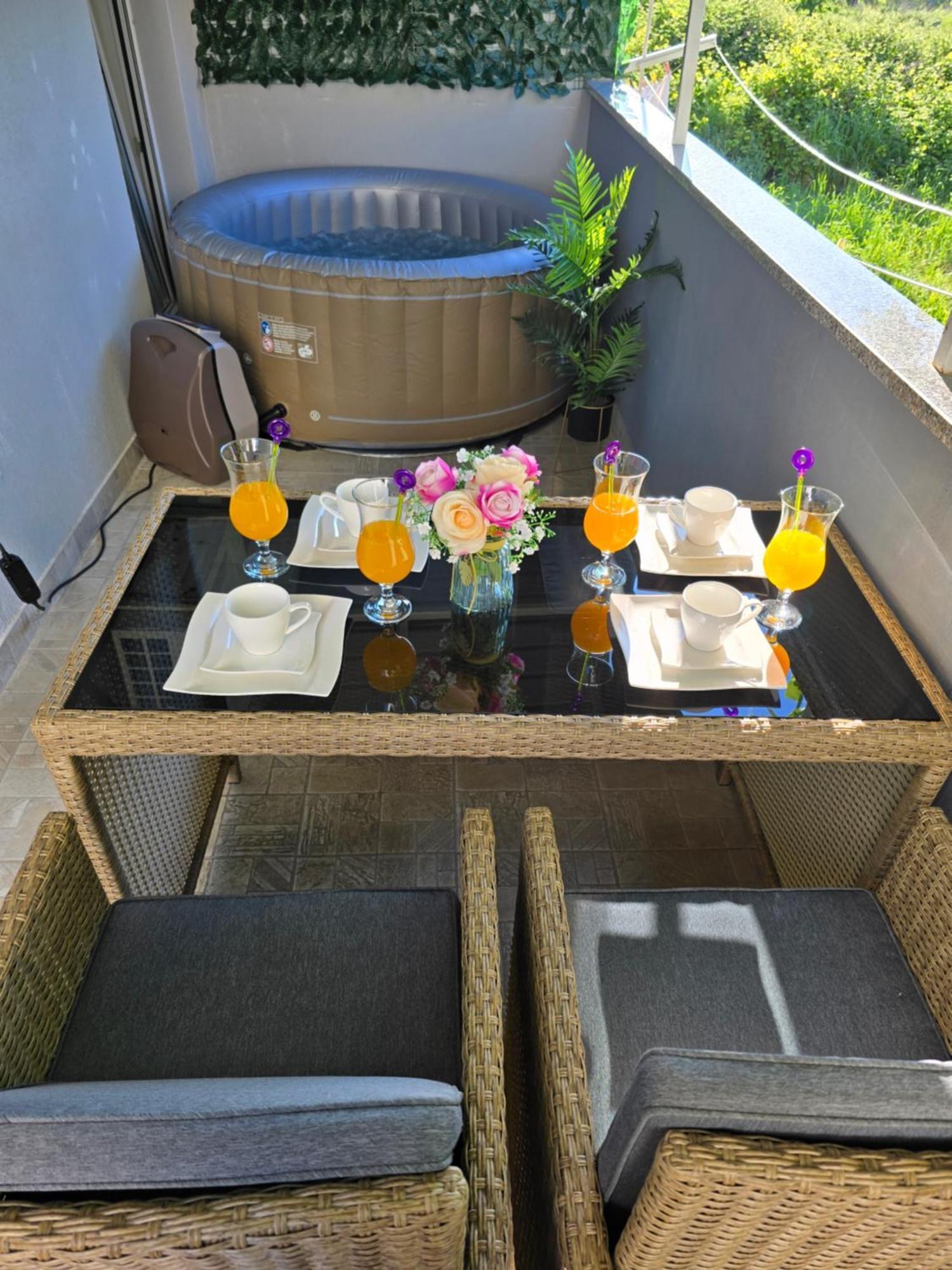 Apartment Blanca With Jacuzzi,Terase And Private Parking Kaštela Zewnętrze zdjęcie