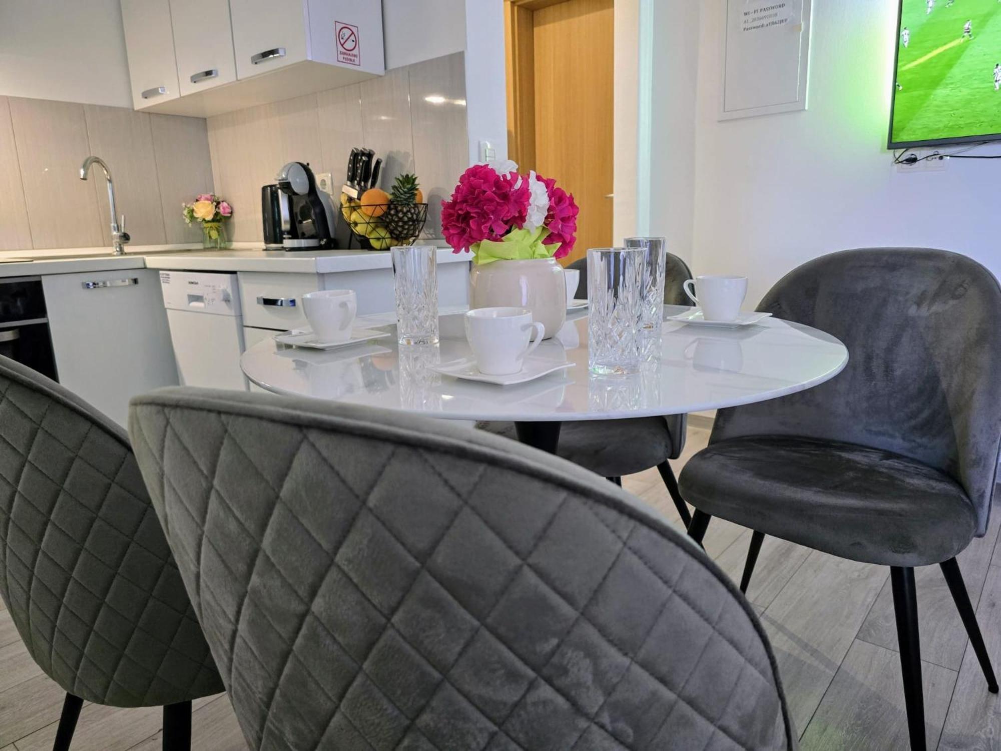 Apartment Blanca With Jacuzzi,Terase And Private Parking Kaštela Zewnętrze zdjęcie