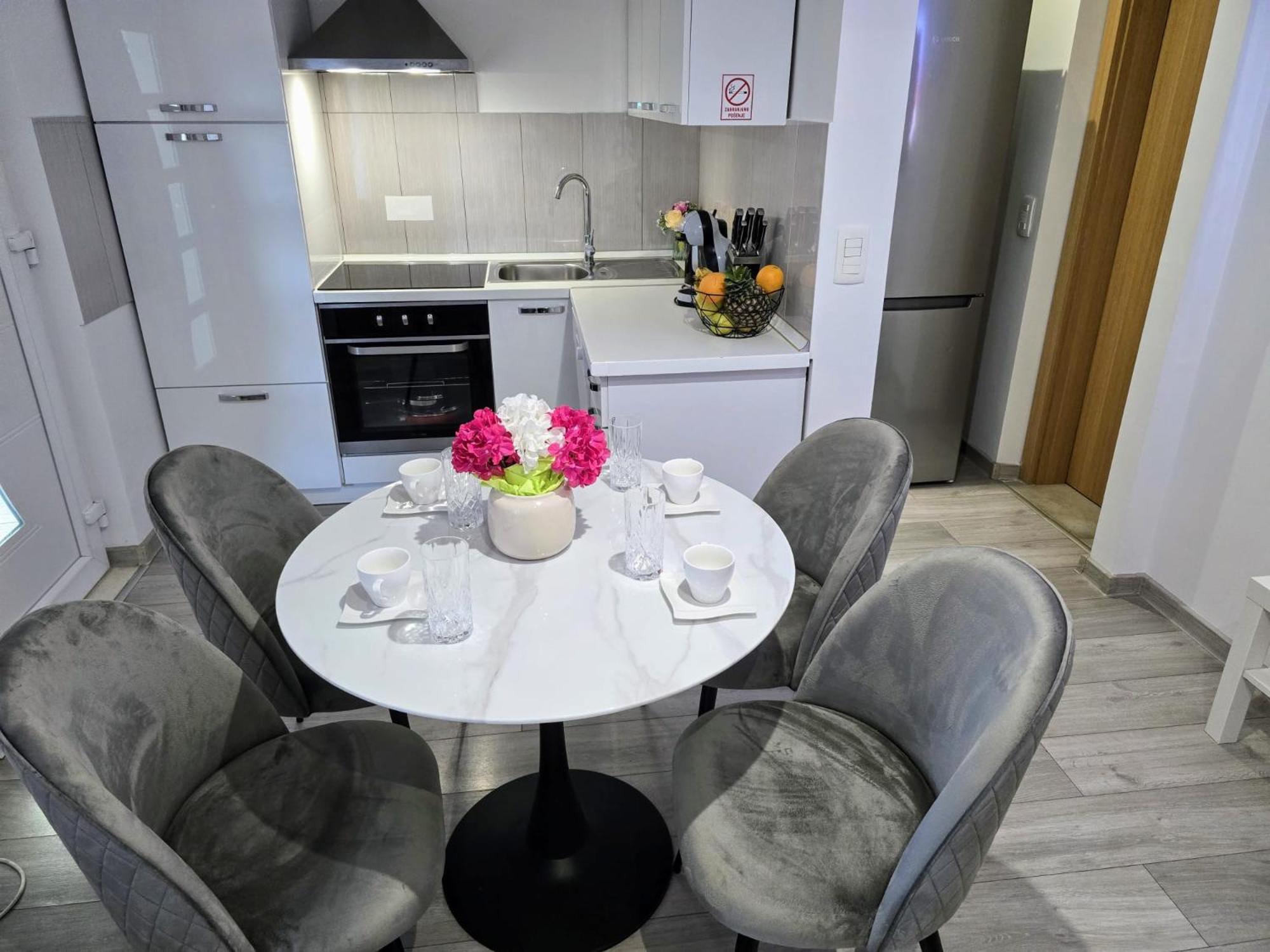 Apartment Blanca With Jacuzzi,Terase And Private Parking Kaštela Zewnętrze zdjęcie