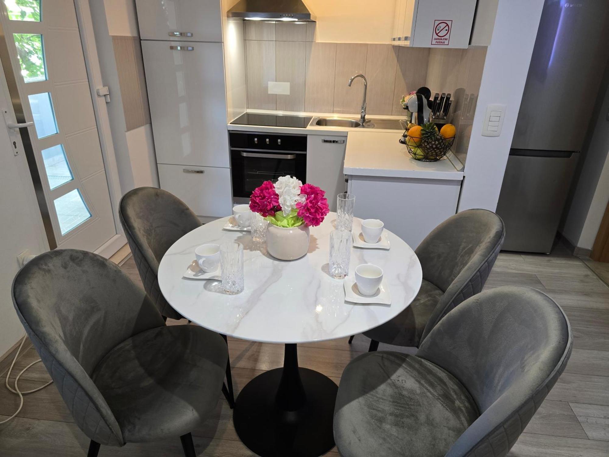 Apartment Blanca With Jacuzzi,Terase And Private Parking Kaštela Zewnętrze zdjęcie